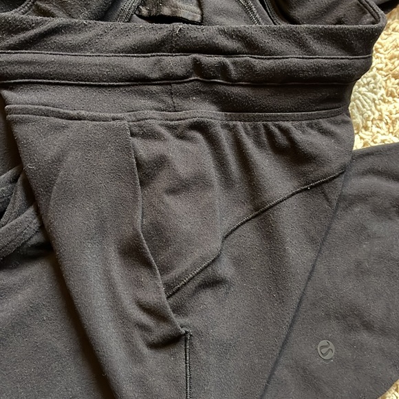 Lulelemon joggers unknown style size 4 - Picture 6 of 10